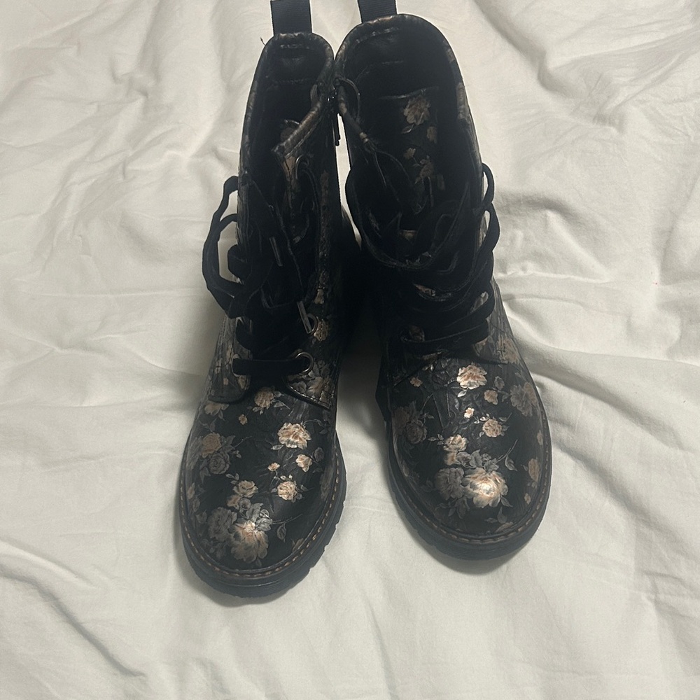 Floral Black Lace-Up Women's Boots